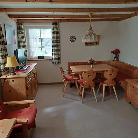 Baur Apartment *